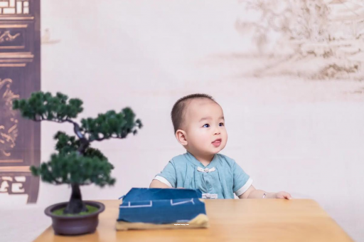 山西怀孕肚子中间凹两边凸