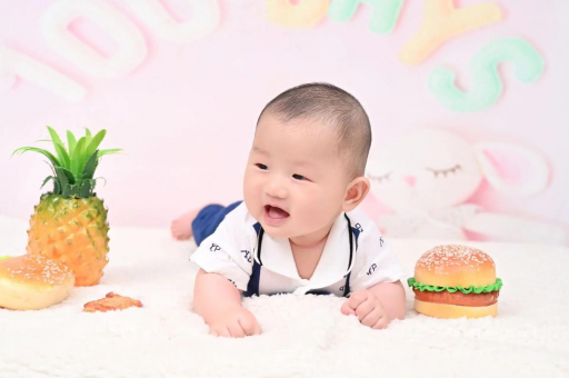 山西宝宝在妈妈肚子里